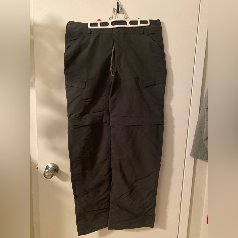 BNWT North Face convertible cargo pants. Size 10.
